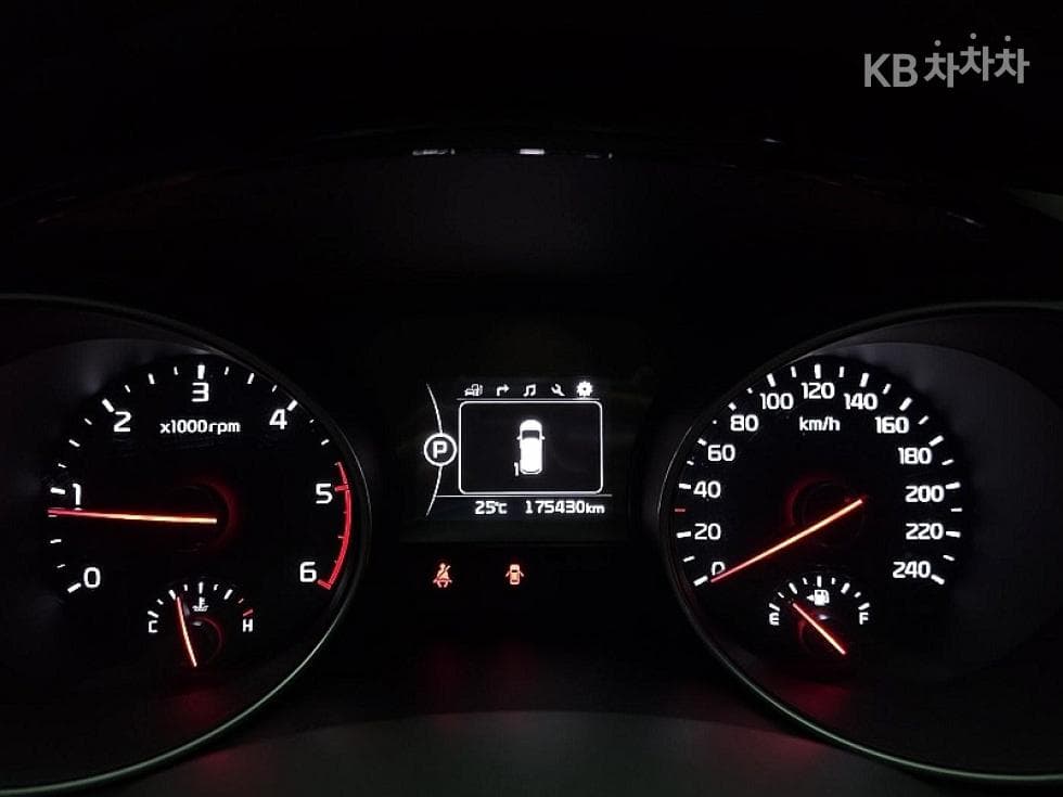 Kia All New Carnival9-seater 2.2 Diesel Prestige - 12