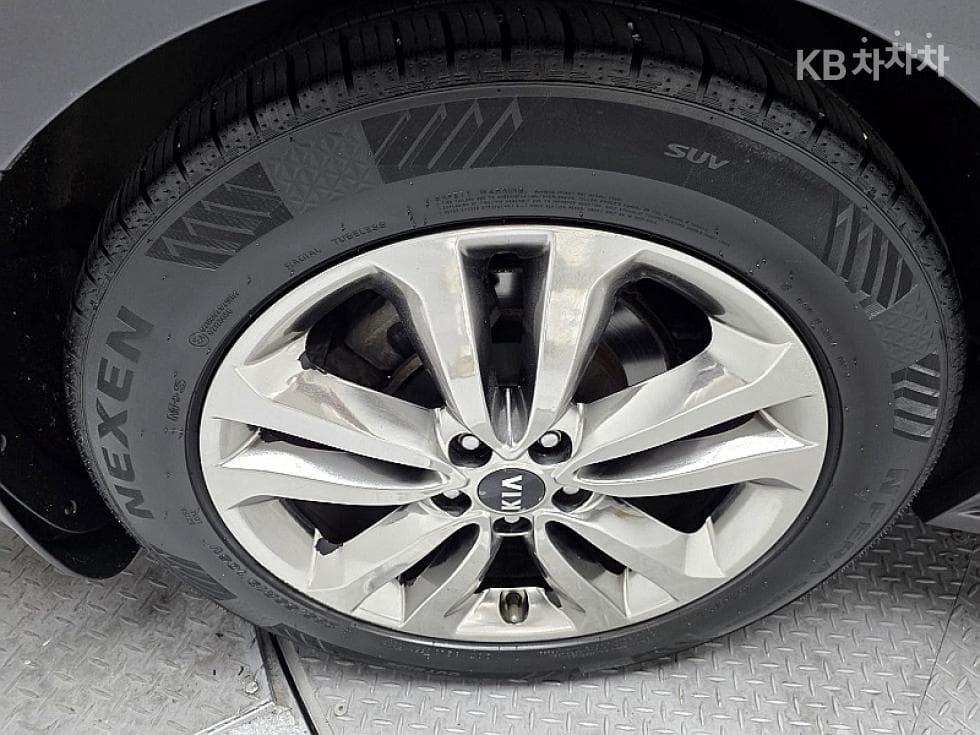 Kia All New Carnival9-seater 2.2 Diesel Prestige - 17