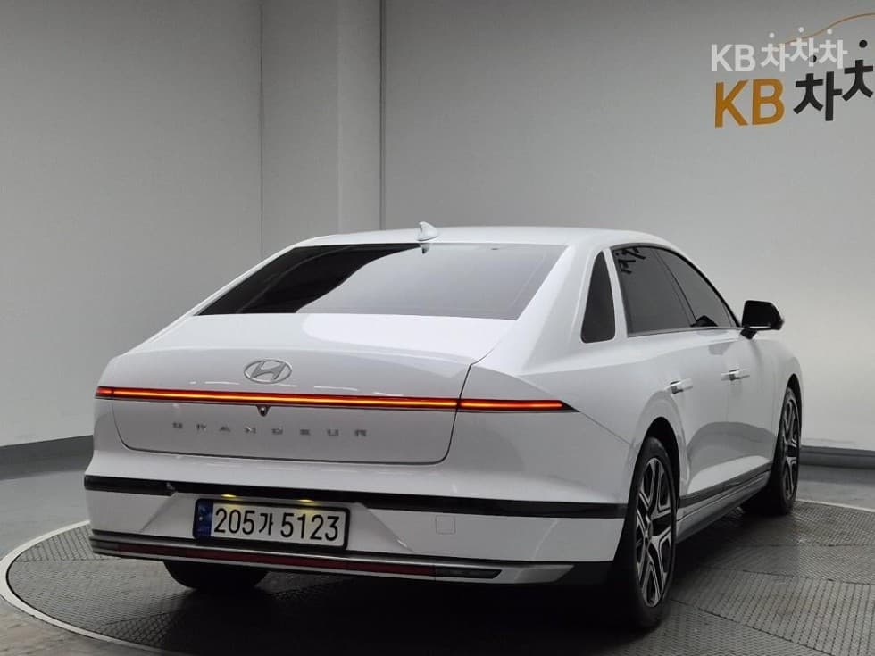 Hyundai The All New Grandeur (Azera) Hybrid1.6 Turbo Gasoline Exclusive - 3