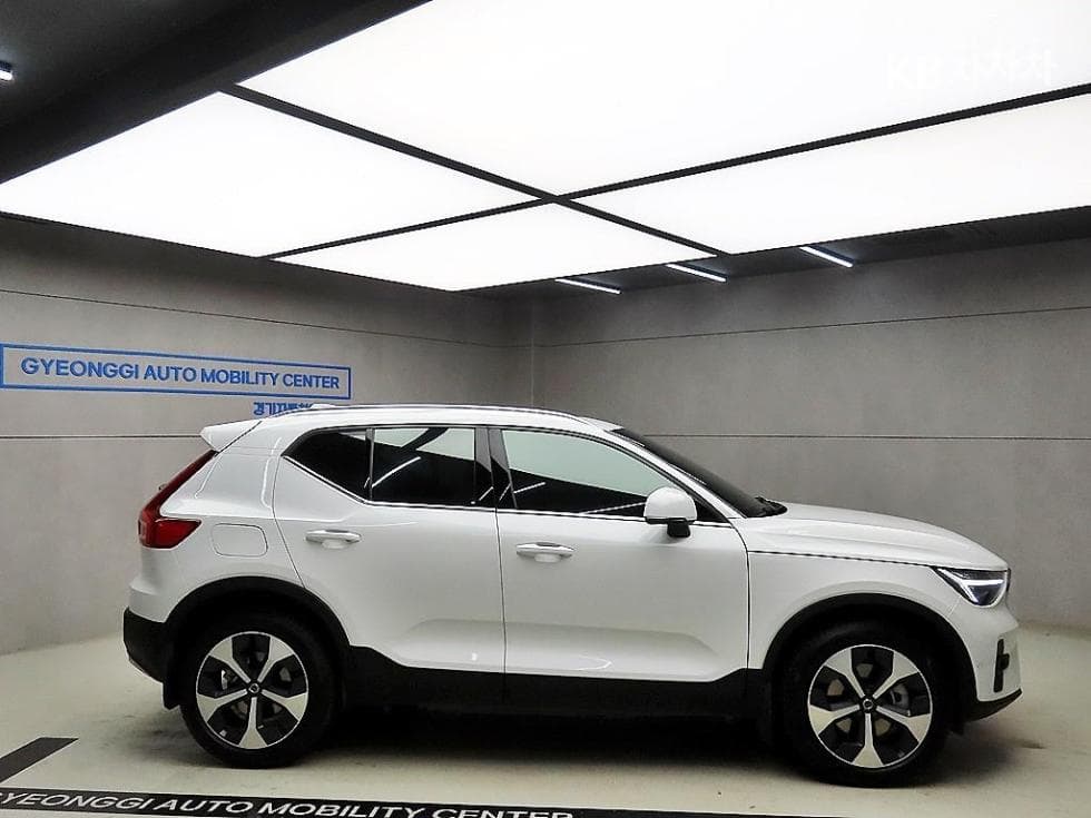 Volvo XC40B4 AWD Ultra Bright - 2