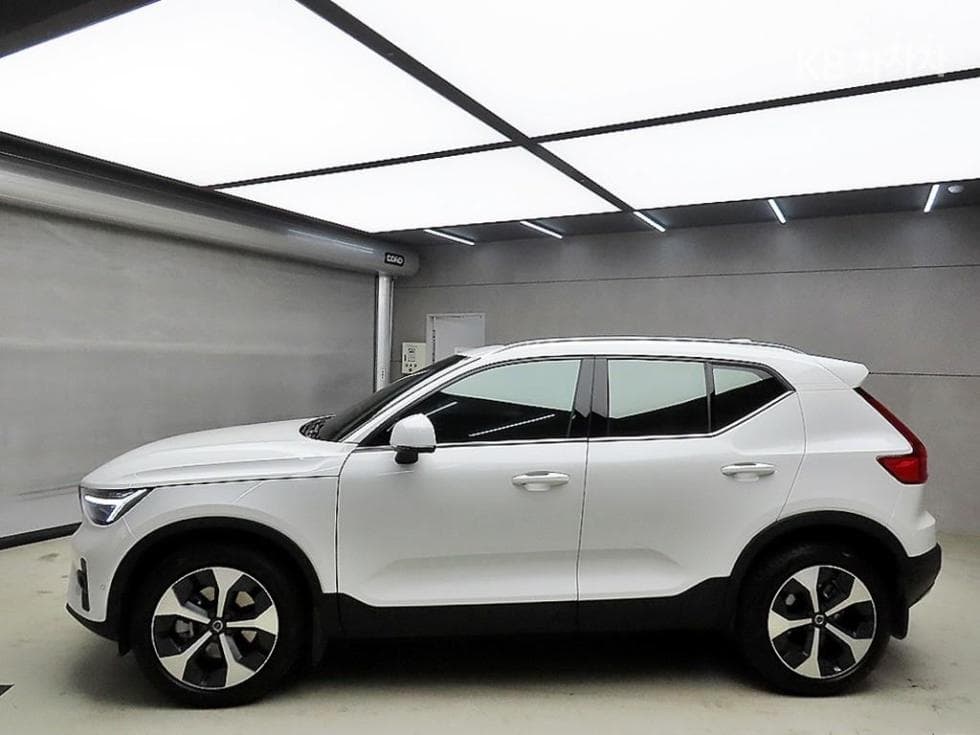 Volvo XC40B4 AWD Ultra Bright - 4