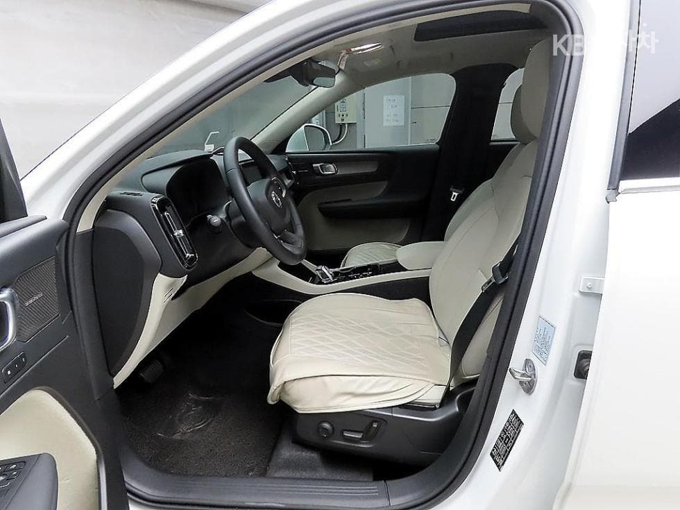 Volvo XC40B4 AWD Ultra Bright - 5