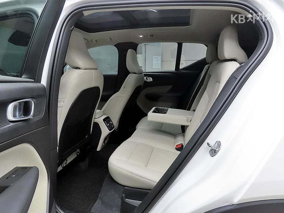 Volvo XC40B4 AWD Ultra Bright - 6