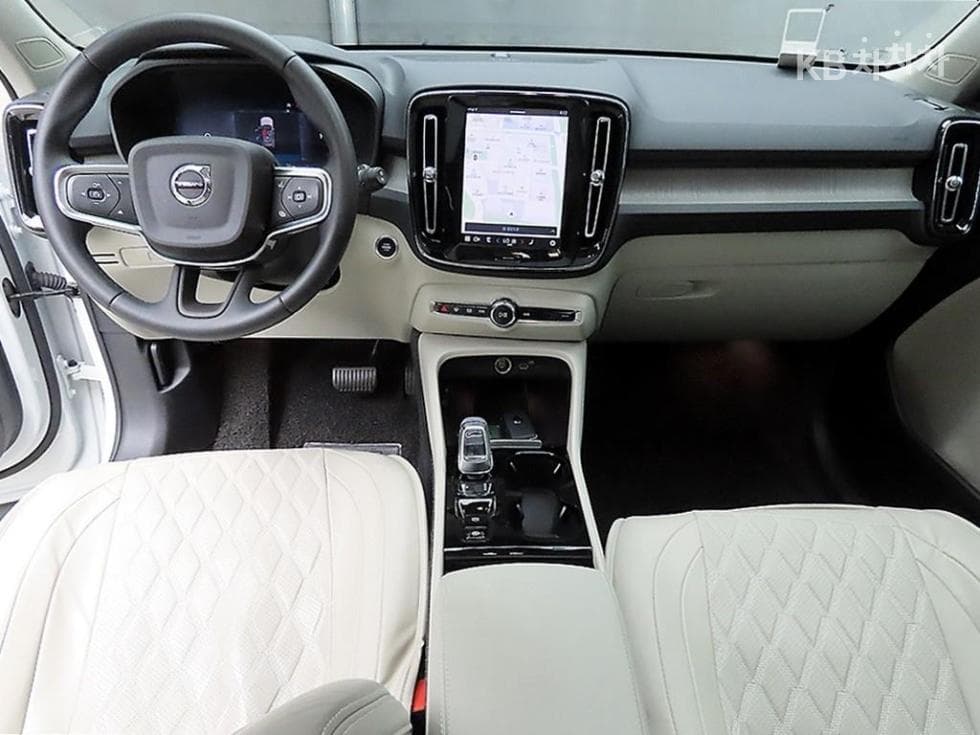 Volvo XC40B4 AWD Ultra Bright - 7