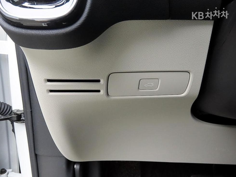 Volvo XC40B4 AWD Ultra Bright - 12