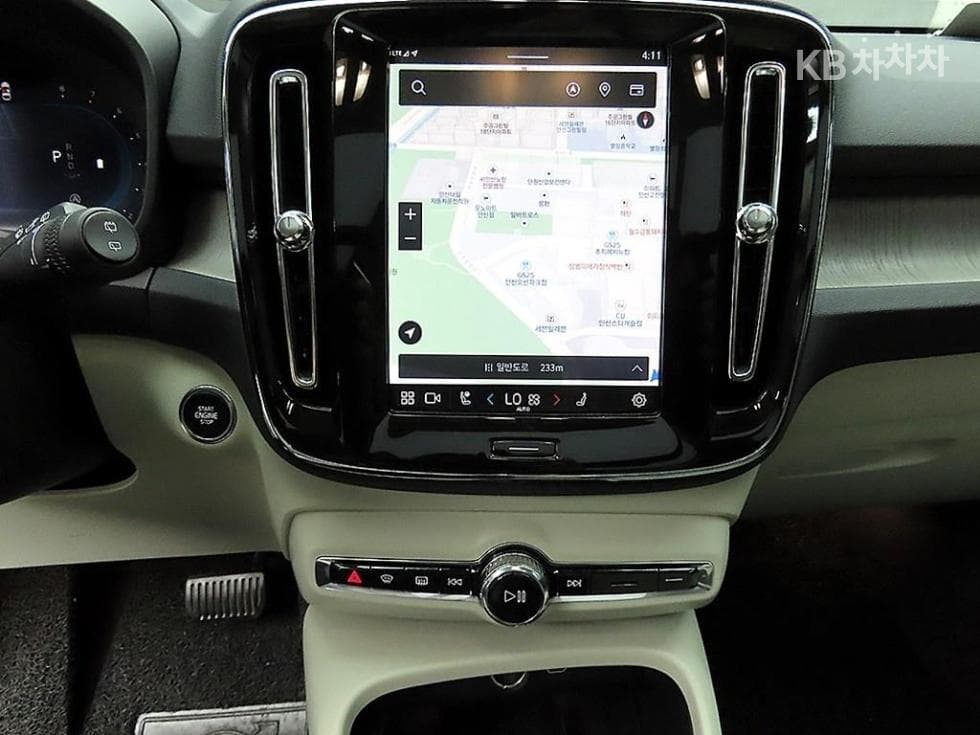 Volvo XC40B4 AWD Ultra Bright - 13