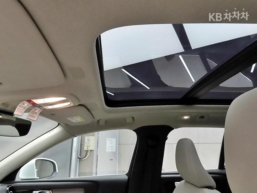 Volvo XC40B4 AWD Ultra Bright - 16