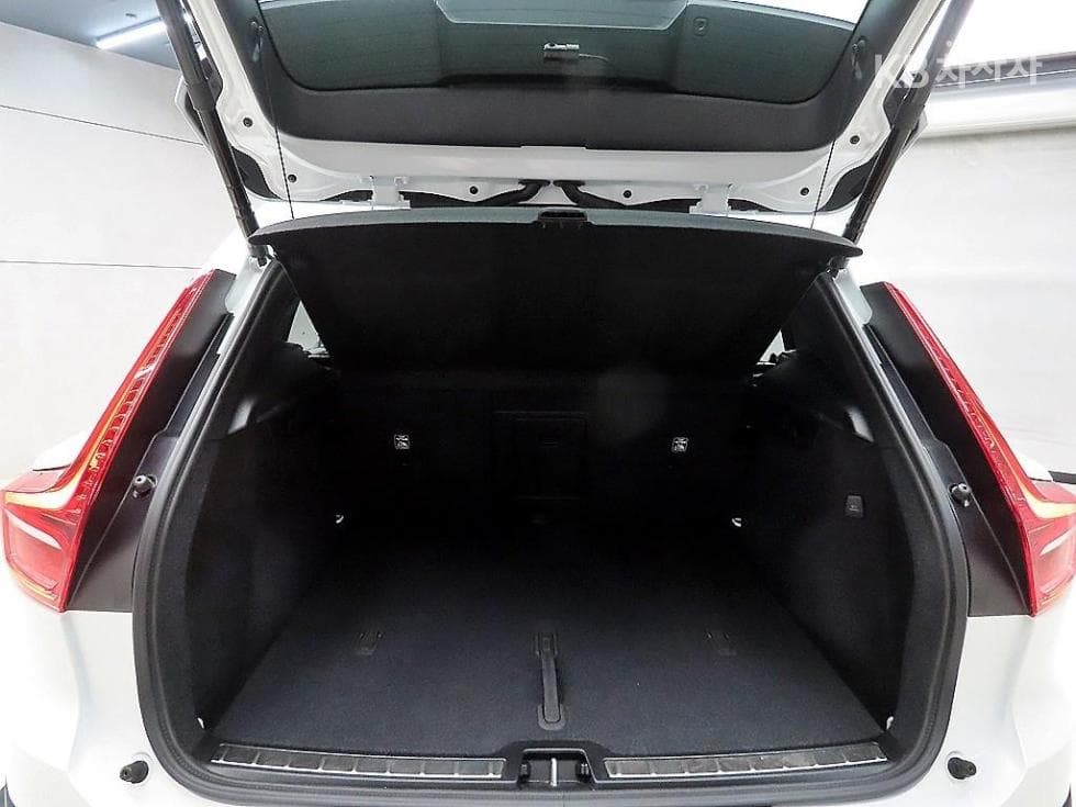 Volvo XC40B4 AWD Ultra Bright - 18