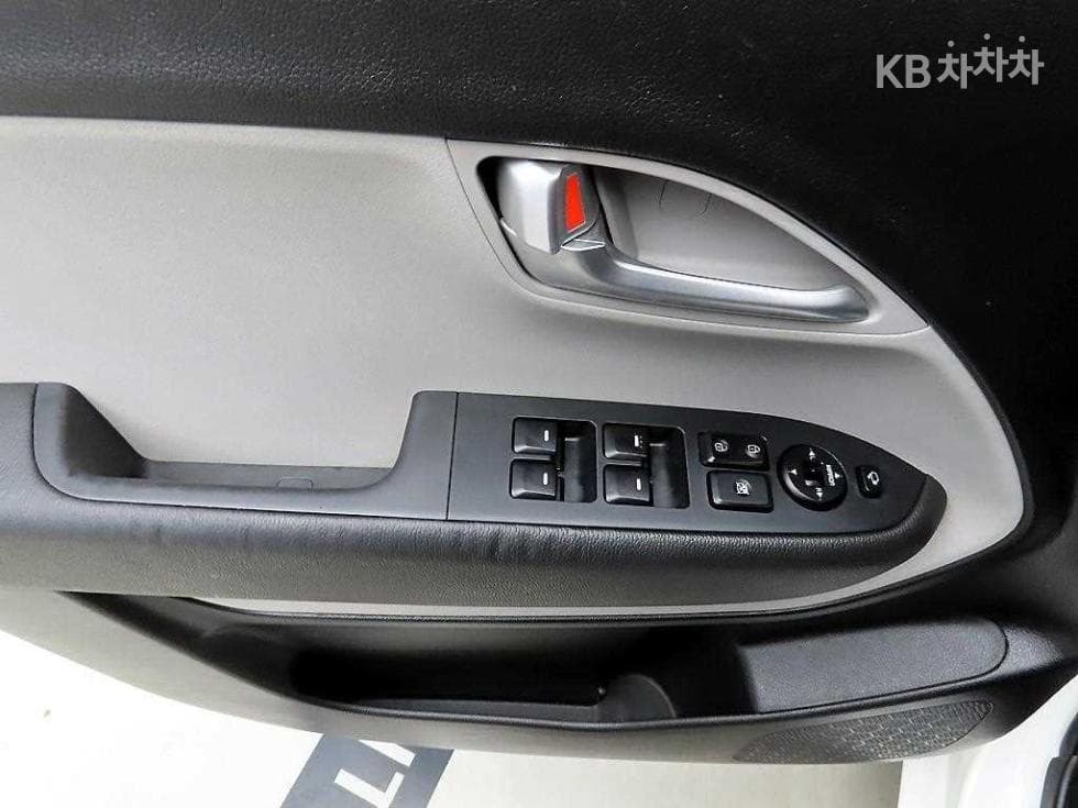 Киа The New (фейслифт) Рей (ван) Ван1.0 Бензин Ван 2-местен Стандартен - 11