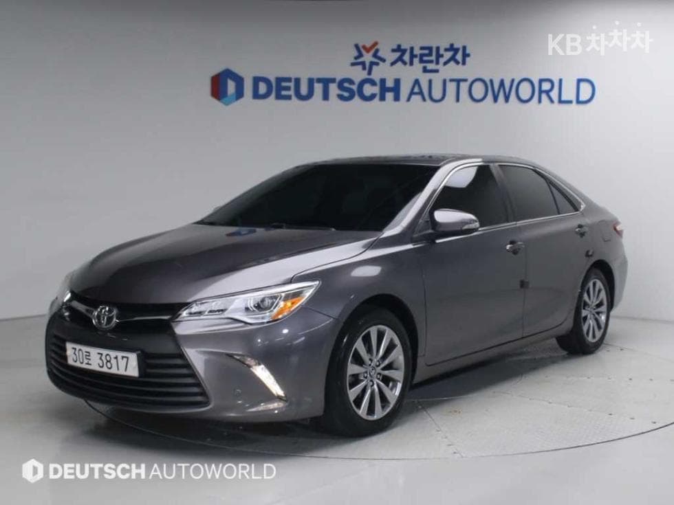 Toyota New Camry 2.5 XLE - Image 1