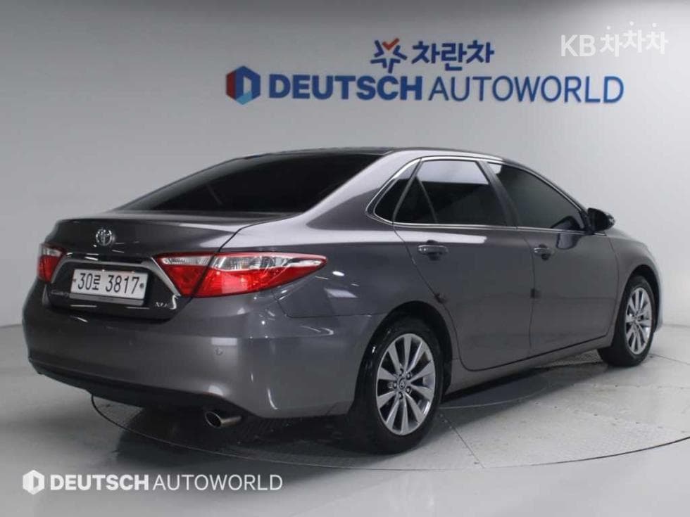 Toyota New Camry2.5 XLE - 2