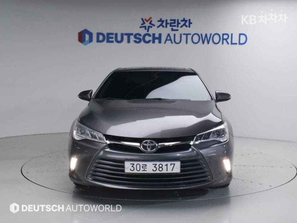 Toyota New Camry2.5 XLE - 3