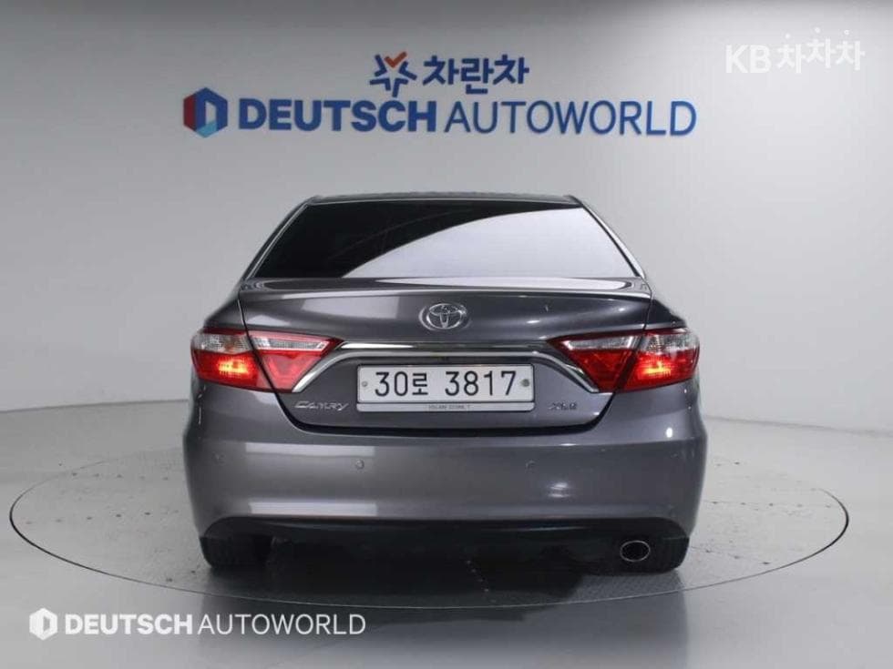Toyota New Camry2.5 XLE - 4