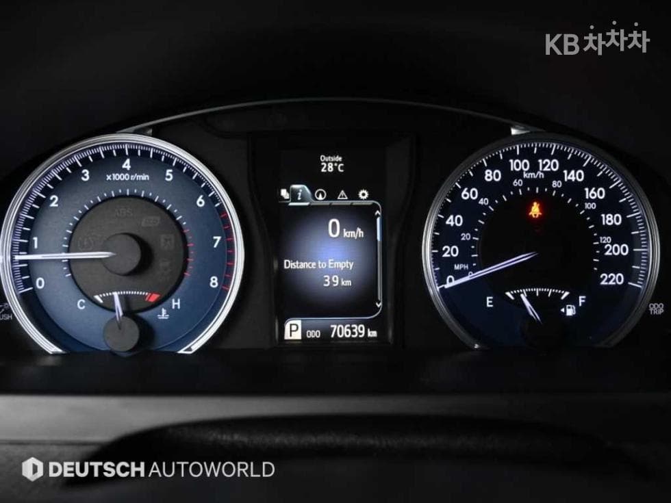 Toyota New Camry2.5 XLE - 8
