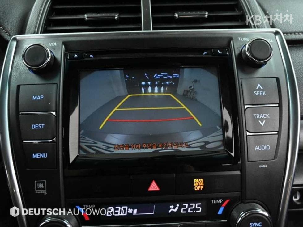Toyota New Camry2.5 XLE - 15