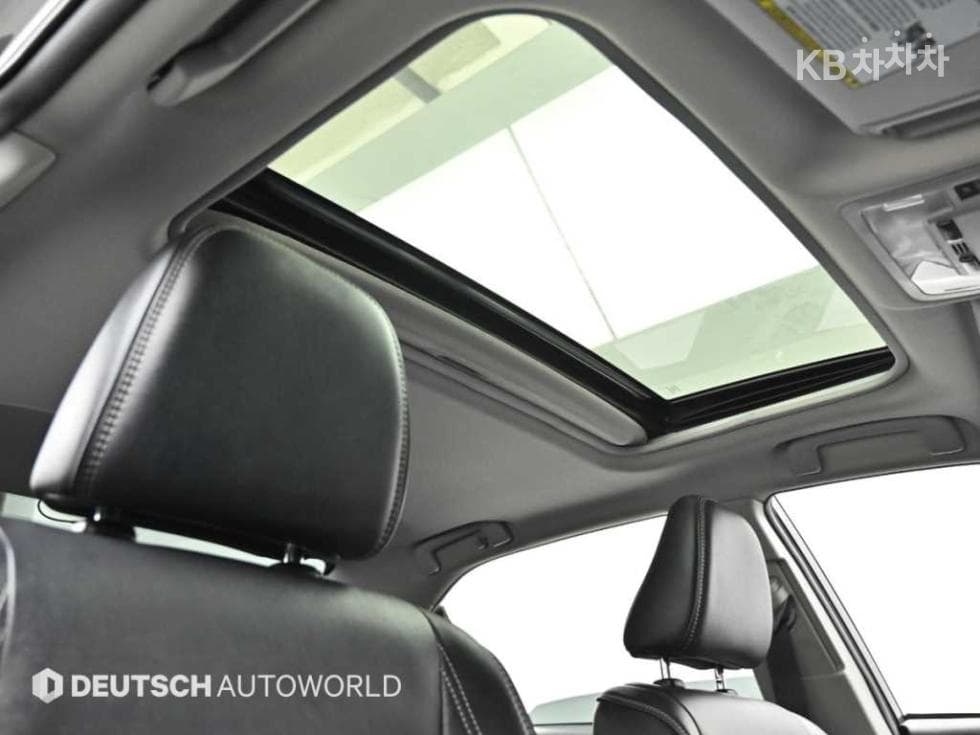 Toyota New Camry2.5 XLE - 18