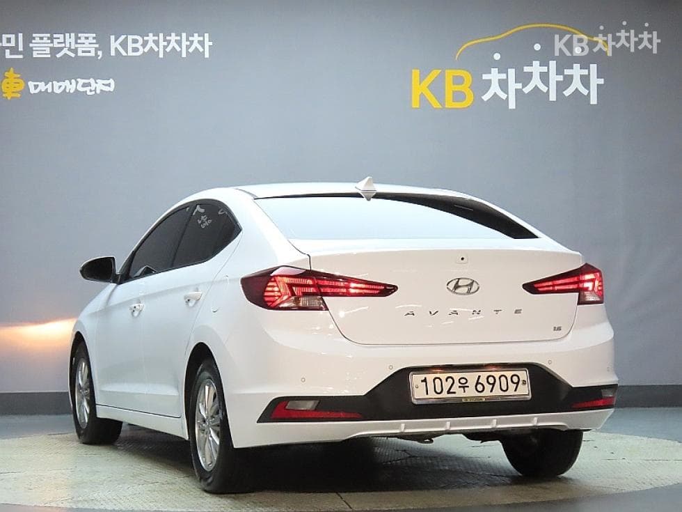 Hyundai The New (facelift) Avante (Elantra) ADSmartstream G1.6 베스트초이스패키지 - 4