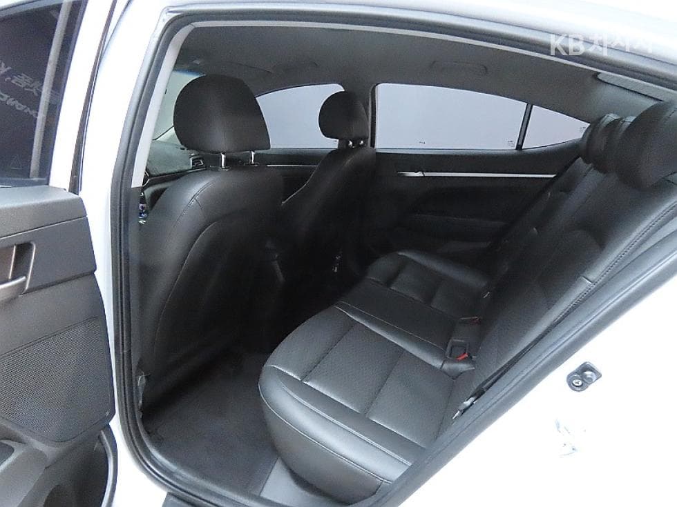 Hyundai The New (facelift) Avante (Elantra) ADSmartstream G1.6 베스트초이스패키지 - 11