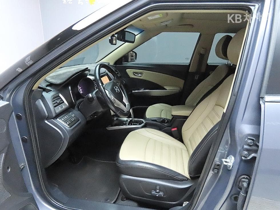KG Mobility TivoliGasoline LX Highest-end Type - 10