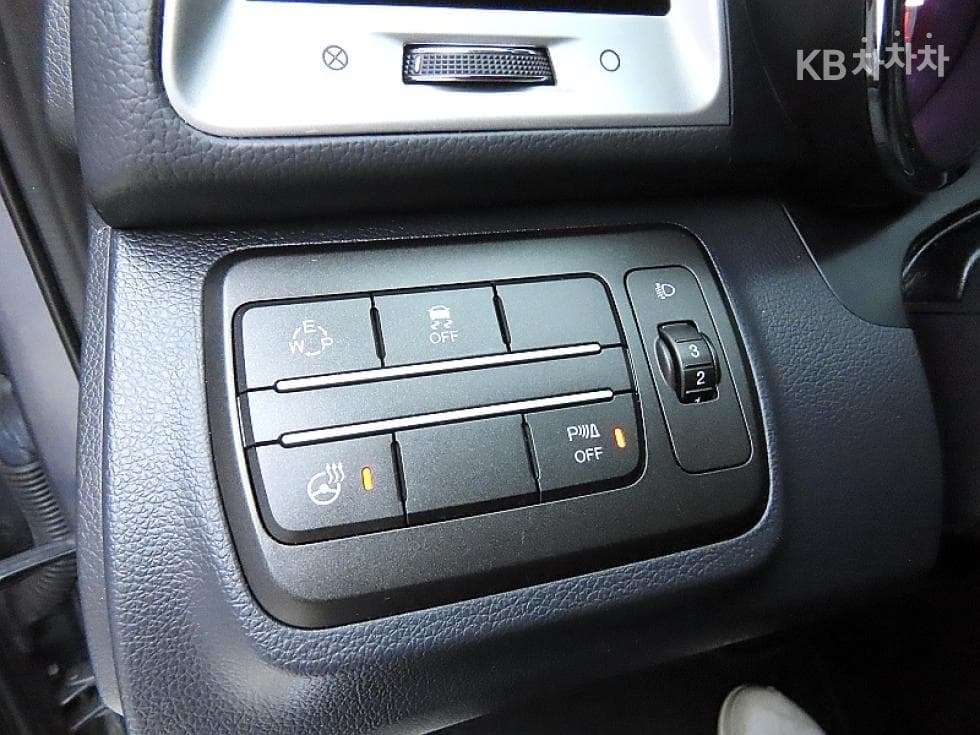 KG Mobility TivoliGasoline LX Highest-end Type - 12