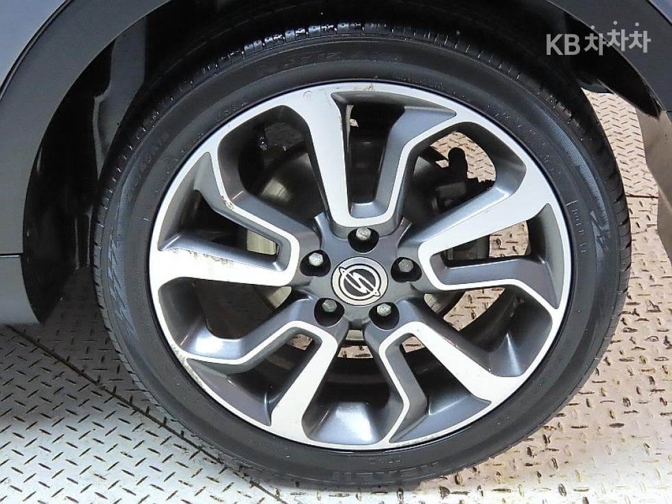 KG Mobility TivoliGasoline LX Highest-end Type - 20