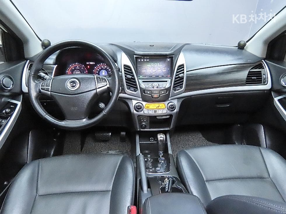 KG Mobility New코란도 C2.0 CVT 2WD High-end Type - 6