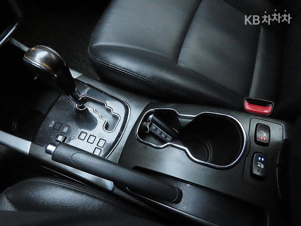 KG Mobility New코란도 C2.0 CVT 2WD High-end Type - 9
