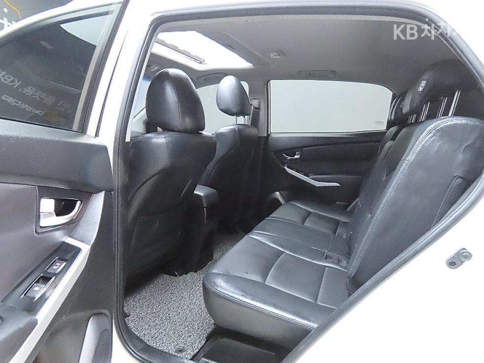 KG Mobility New코란도 C2.0 CVT 2WD High-end Type - 11
