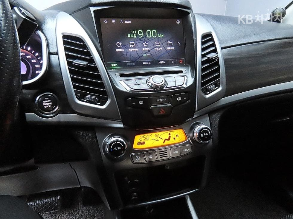 KG Mobility New코란도 C2.0 CVT 2WD High-end Type - 16