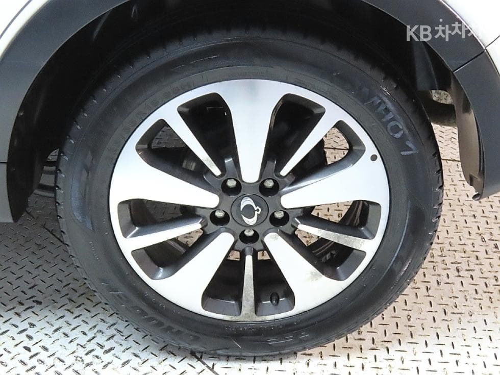 KG Mobility New코란도 C2.0 CVT 2WD High-end Type - 20