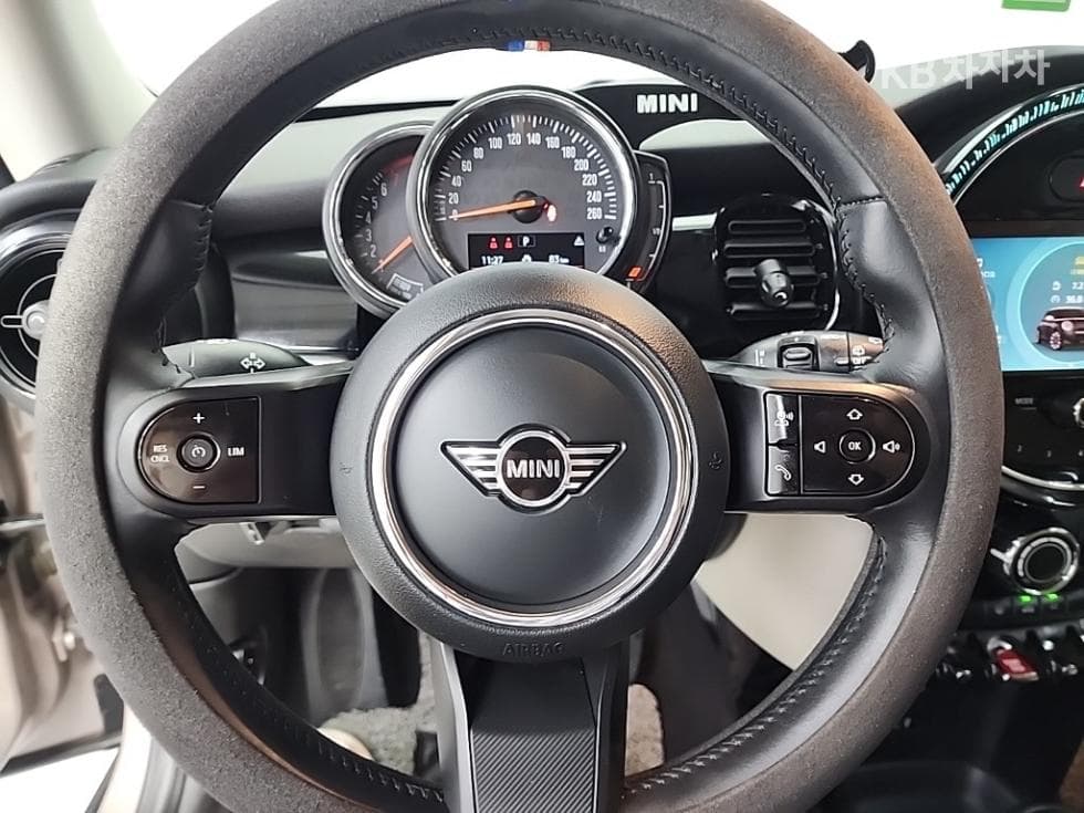 Mini Cooper 3도어1.5 Gen Z Edition - 9