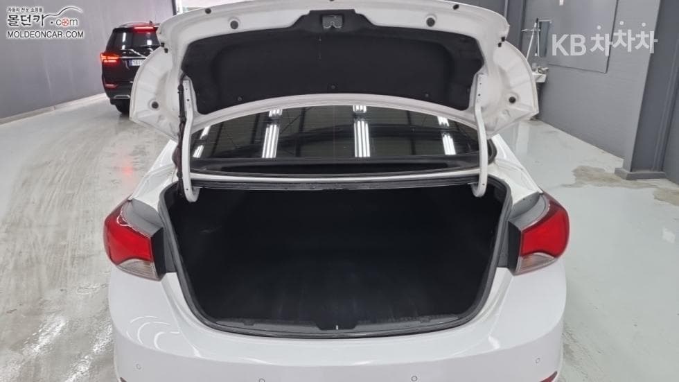 Hyundai The New (facelift) Avante (Elantra)1.6 VGT Smart Standard - 18