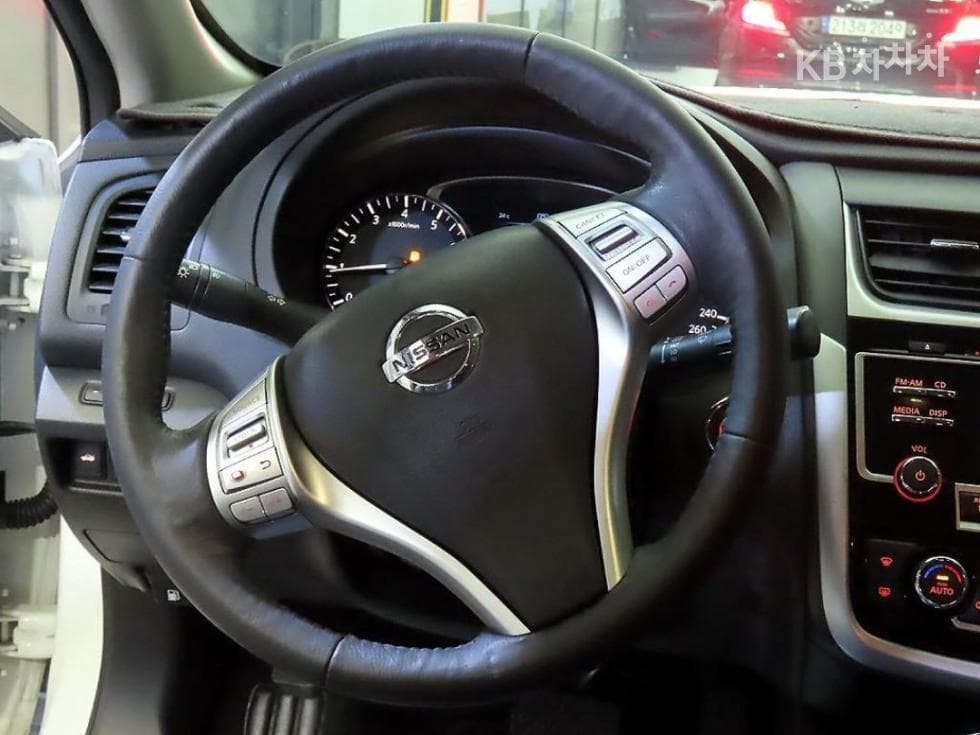 Нисан 알티마2.5 Smart CVT (Безстепенна) - 13