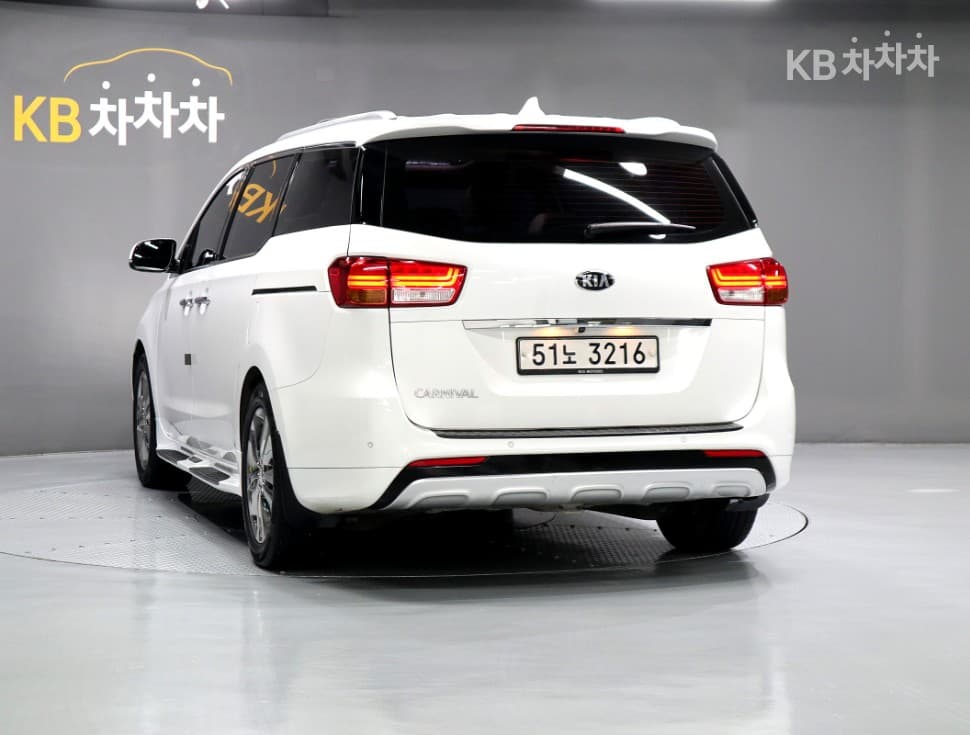Kia All New Carnival9-seater 2.2 Diesel Prestige - 4