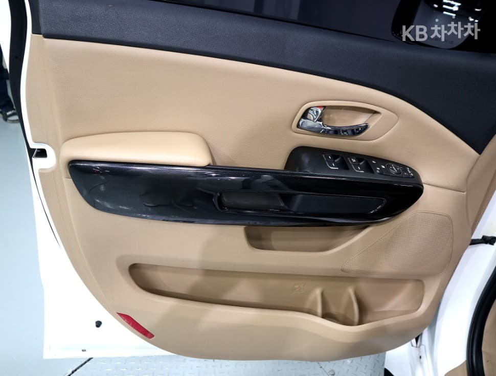 Kia All New Carnival9-seater 2.2 Diesel Prestige - 8