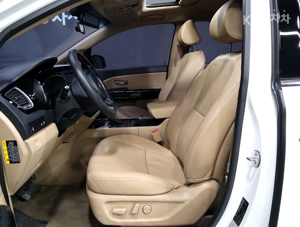 Kia All New Carnival9-seater 2.2 Diesel Prestige - 9
