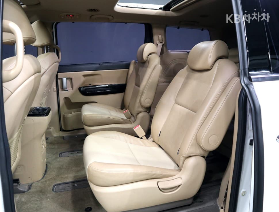 Kia All New Carnival9-seater 2.2 Diesel Prestige - 10