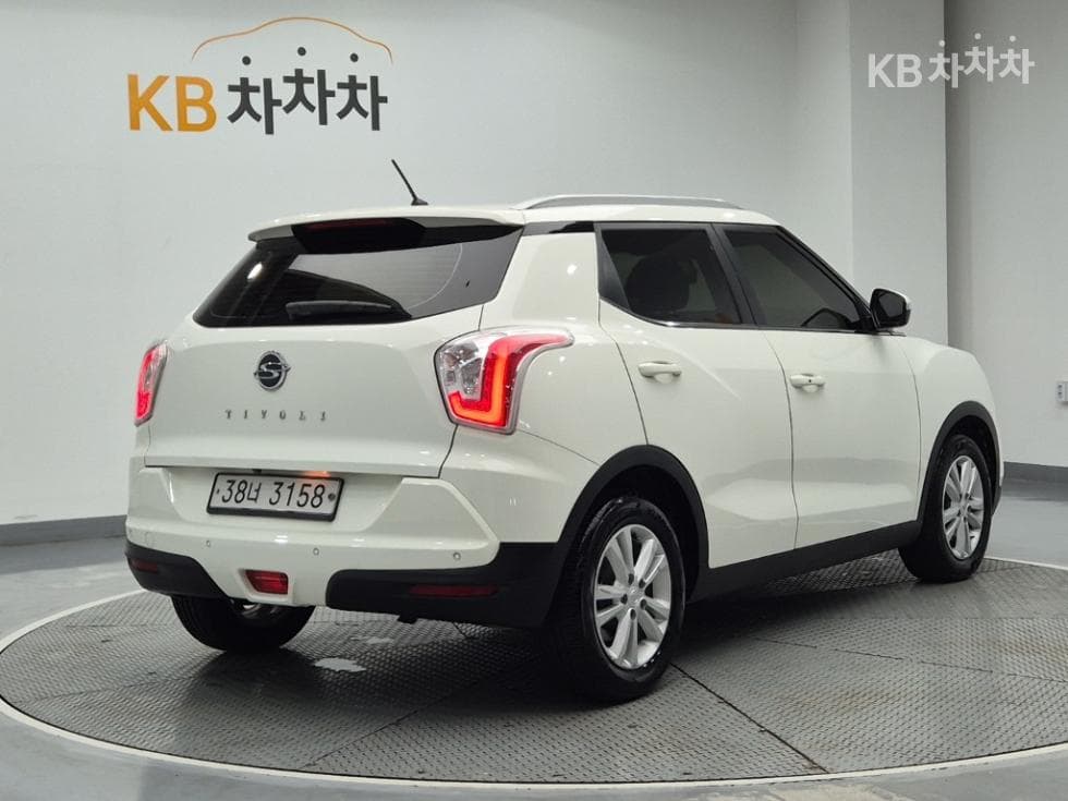 KG Mobility Tivoli 아머1.6 Gasoline VX 2WD - 3