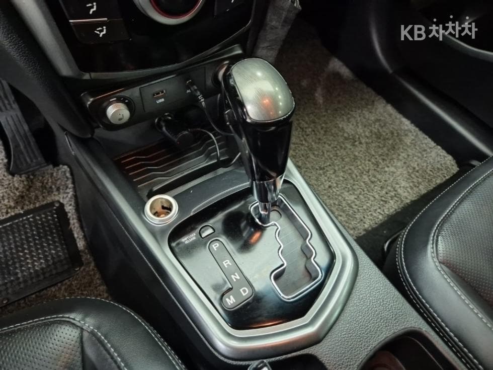 KG Mobility Tivoli 아머1.6 Gasoline VX 2WD - 8