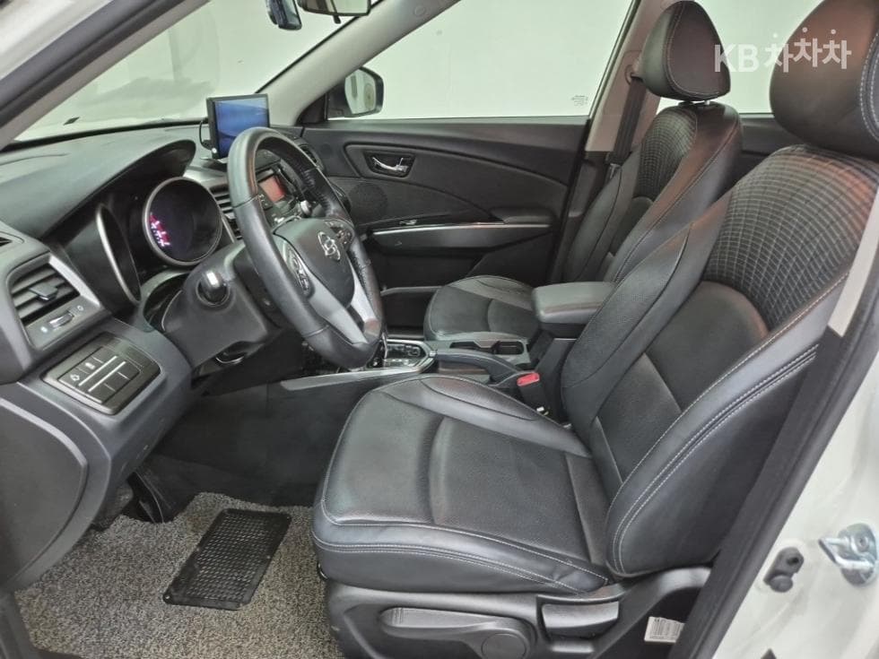 KG Mobility Tivoli 아머1.6 Gasoline VX 2WD - 11