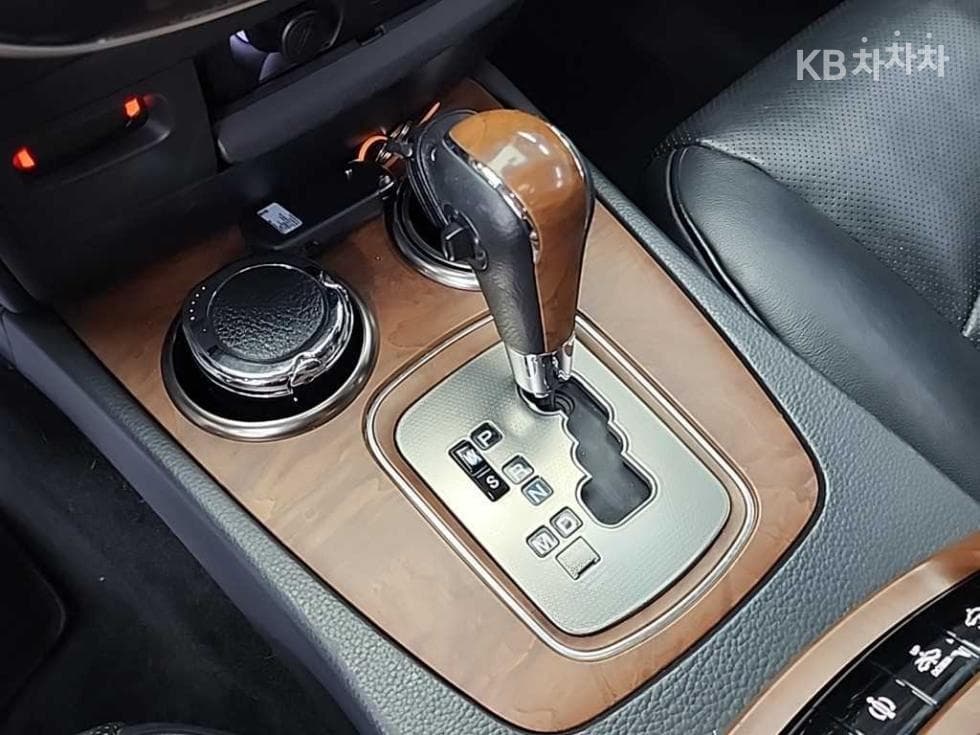 KG Mobility New체어맨WCW600 4TRONIC Luxury - 8