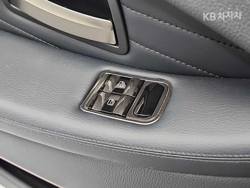 KG Mobility New체어맨WCW600 4TRONIC Luxury - 15