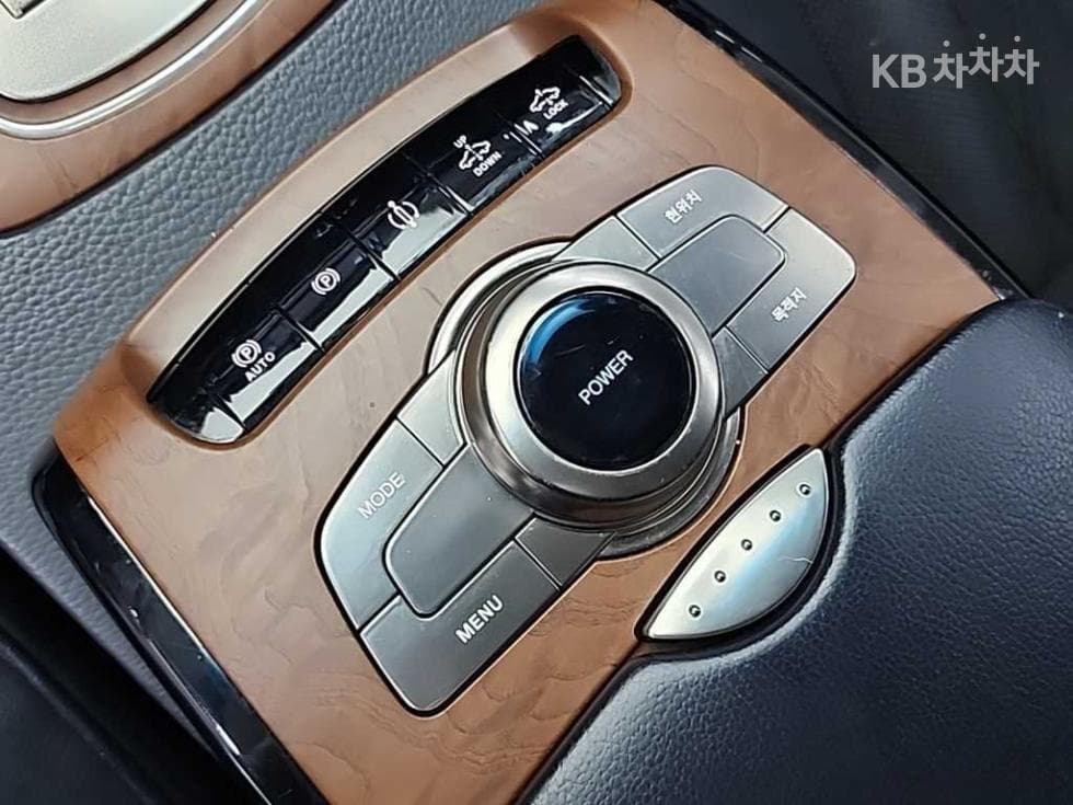 KG Mobility New체어맨WCW600 4TRONIC Luxury - 18