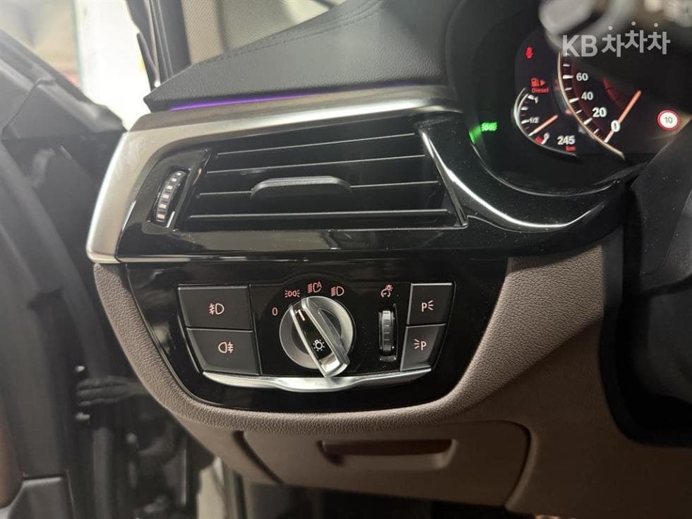 BMW 올Нов5 Серия (G30)520d xDrive Luxury Plus - 14