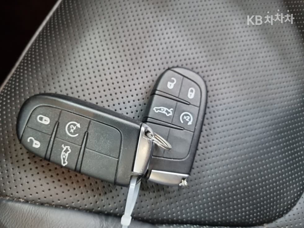 크라이슬러 The New (facelift) 300C3.6 - 24