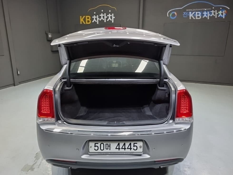 크라이슬러 The New (facelift) 300C3.6 - 25