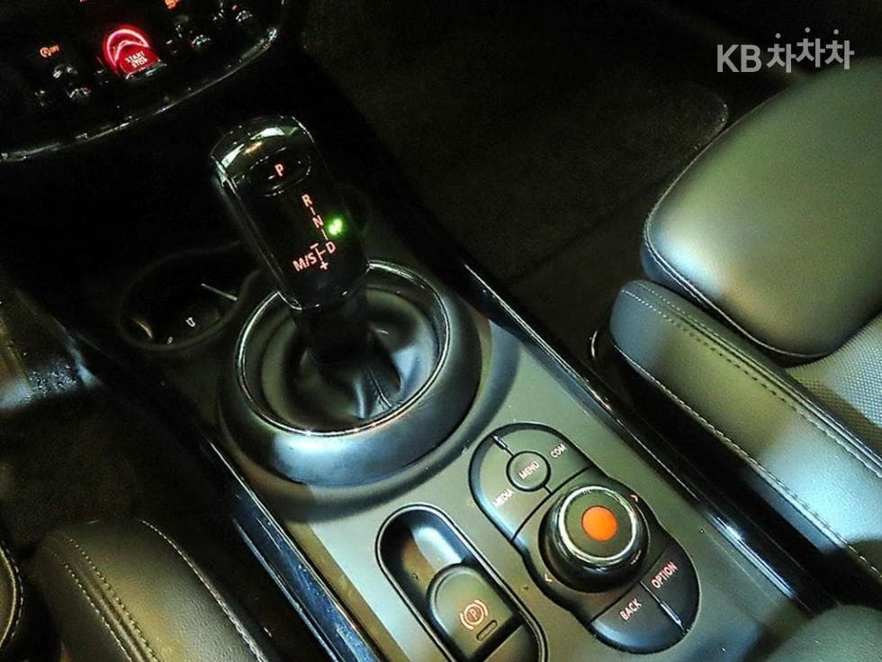 Мини 클럽맨 Второ поколение1.5 Cooper Classic Plus Lite - 12
