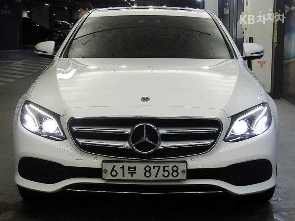 Mercedes-Benz E-Клас (W213)E220d Avantgarde - 2