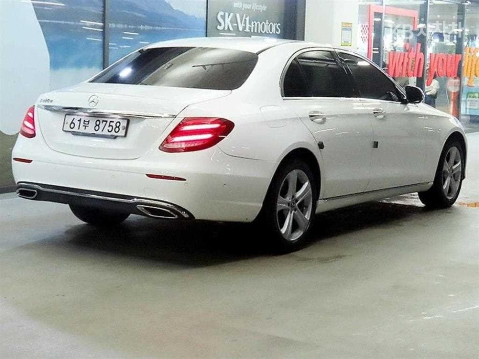 Mercedes-Benz E-Клас (W213)E220d Avantgarde - 4