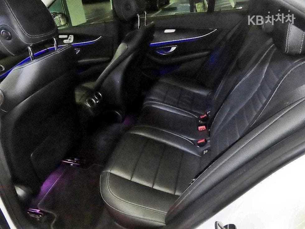 Mercedes-Benz E-Клас (W213)E220d Avantgarde - 7